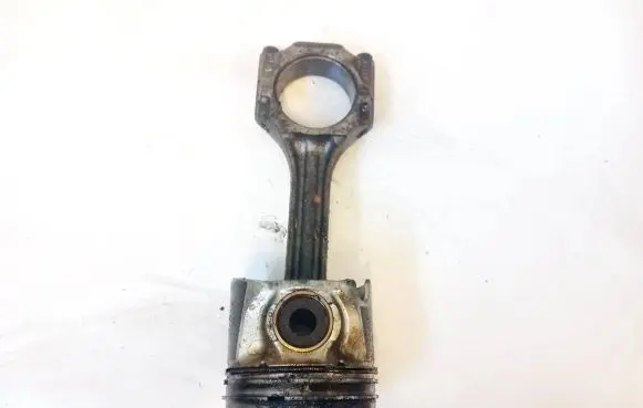 Volkswagen Bora Piston with connecting rod