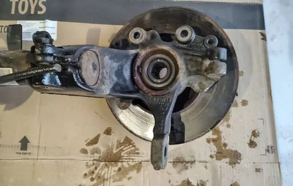 Front wheel hub spindle knuckle