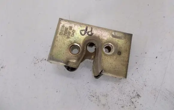 Volkswagen Polo II 86C 2F Front door lock 