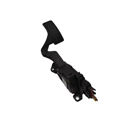 Accelerator throttle pedal