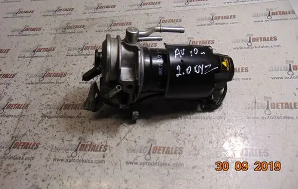 Toyota Avensis T270 Fuel filter housing 233000R100