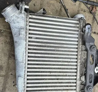 Audi RS6 C8 Intercooler radiator brak
