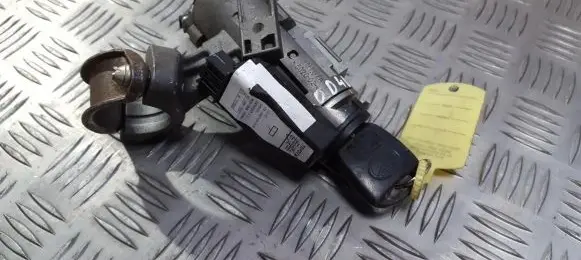 Toyota Corolla E120 E130 Ignition lock 45020024 45020-02-4