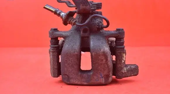 Volkswagen Jetta V Rear brake caliper
