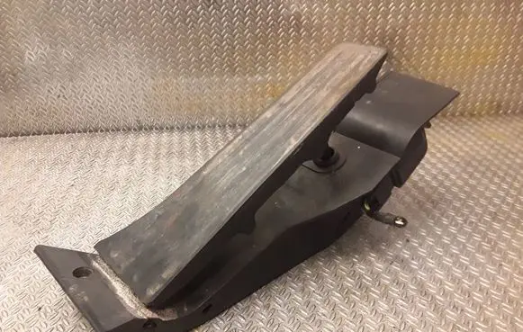 BMW 5 E60 E61 Accelerator throttle pedal 6772645