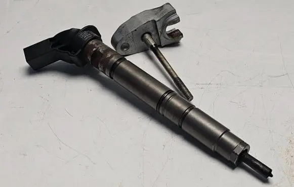 Audi A6 S6 C7 4G Fuel injector 059130277CD