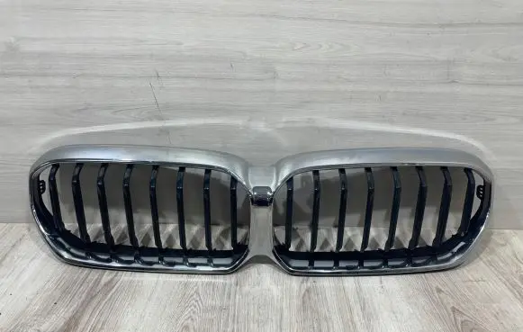 BMW 5 G30 G31 Front bumper upper radiator grill