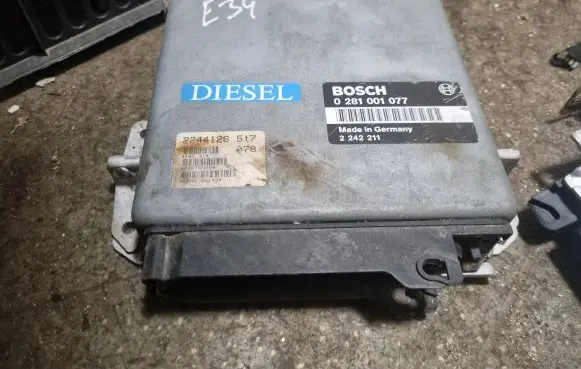 BMW 5 E34 Engine control unit/module 0281001077 2242211