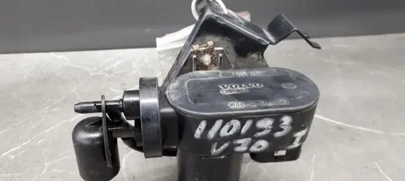 Volvo S70 V70 V70 XC Cruise control vacuum pump 1390903