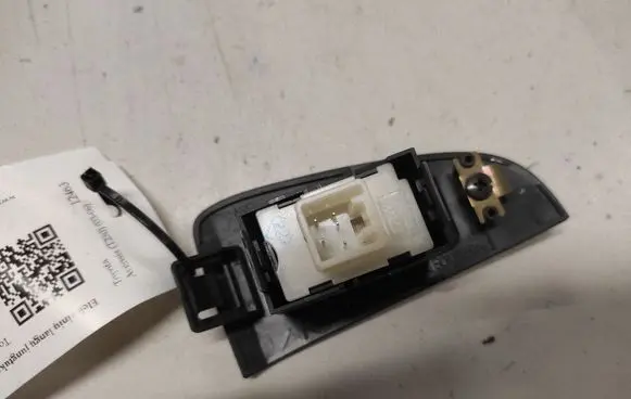 Toyota Avensis T250 Electric window control switch 7427205020