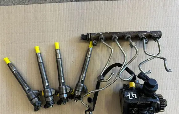 Renault Trafic III (X82) Fuel injector 0445110414 8201055367 175210542R