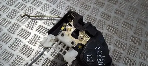 Hyundai Elantra Front door lock