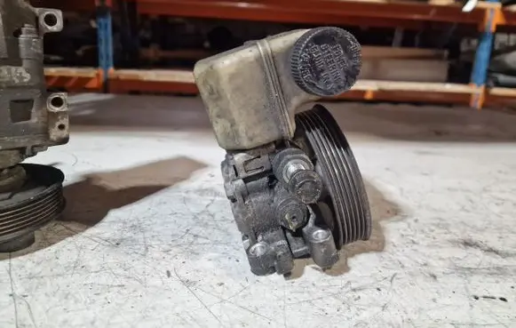 Mazda 6 Power steering pump
