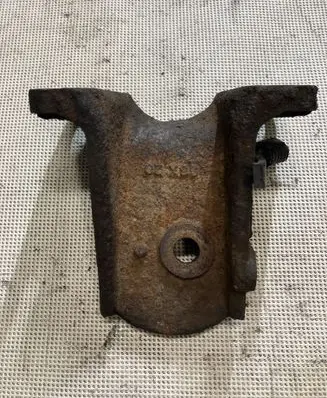 Toyota Land Cruiser (J120) Engine mounting bracket