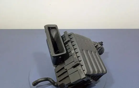Volkswagen PASSAT CC Air filter box 5Q0129607AA