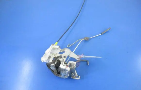 Peugeot 107 Front door lock