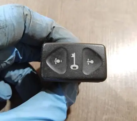 Land Rover Freelander Central locking switch button 