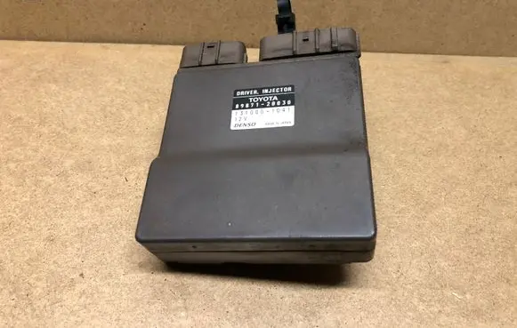 Toyota Corolla E120 E130 Fuel injection control unit/module 8987120030 1310001041
