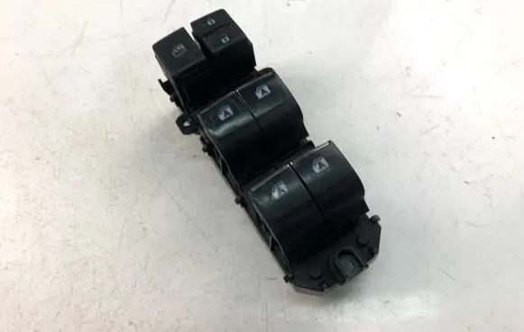 Toyota Camry VIII XV70 Electric window control switch 8404033160