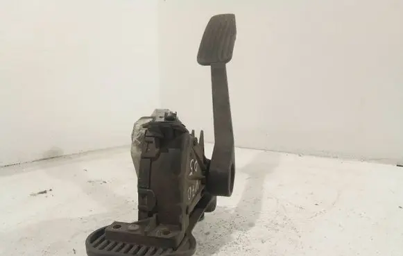 Volvo V70 Accelerator throttle pedal 30666660
