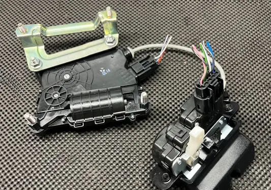 Tailgate/trunk/boot lock/catch/latch