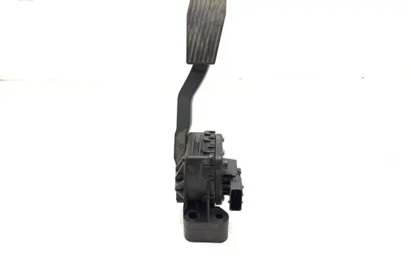 Accelerator throttle pedal