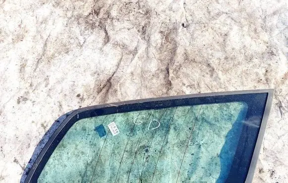 Volvo V50 Rear side window as2