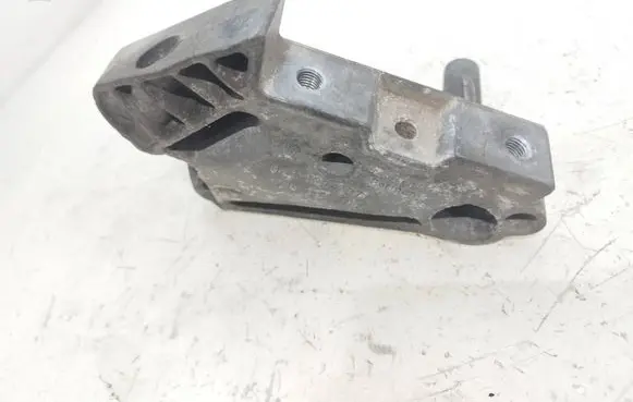 Skoda Octavia Mk3 (5E) Engine mounting bracket 04L199207 V210KTS22