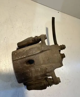 Toyota Prius (NHW20) Front brake caliper