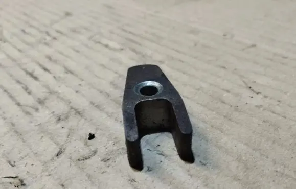 Jeep Grand Cherokee (WK) Fuel Injector clamp holder