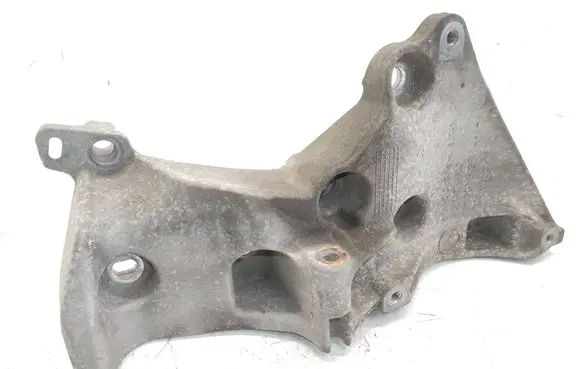 Mercedes-Benz B W246 W242 Generator/alternator bracket A607201009 117107649R