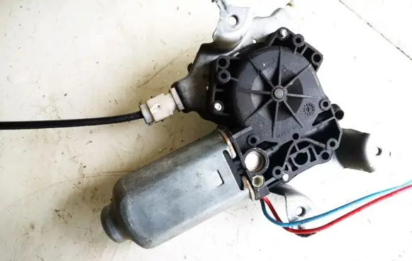 Nissan Primera Front door window regulator motor 400438b