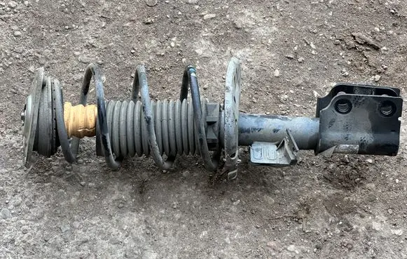 Peugeot 308 Front shock absorber/damper