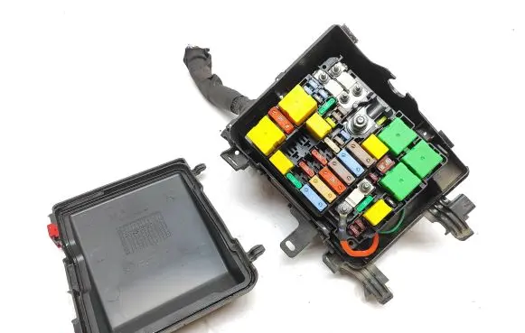 Peugeot 308 Fuse module 9804848580 9673062180 F2991001