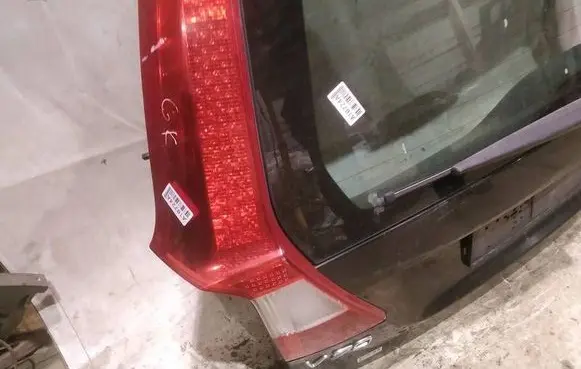 Volvo V70 Tailgate rear/tail lights 