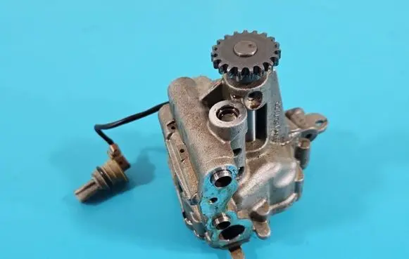 Renault Clio IV Oil pump 150107908R IMPRK1400788