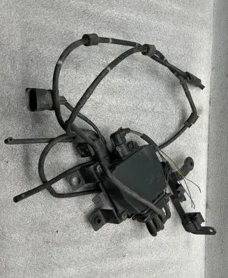 Volkswagen Touran I Turbo solenoid valve 6Q0131075