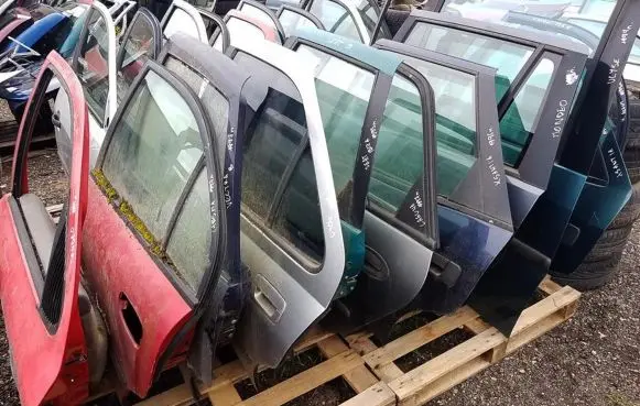 Mitsubishi Carisma Rear door