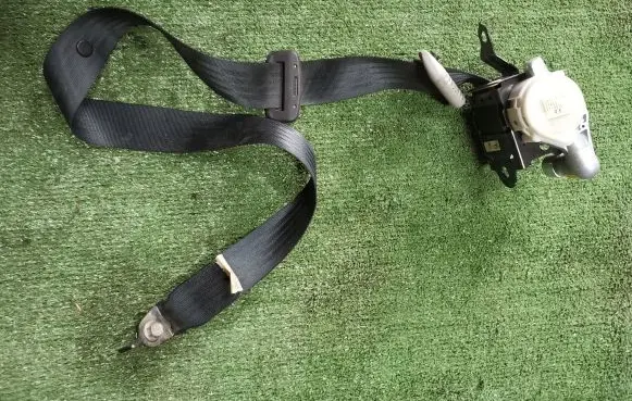 Mazda 5 Front seatbelt 0434087