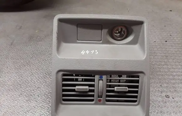 KIA Opirus Rear air vent grill 