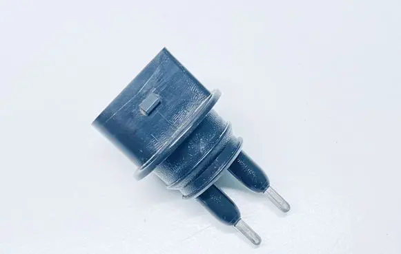 Volkswagen Jetta VI Windshield washer fluid level sensor 7M0919376