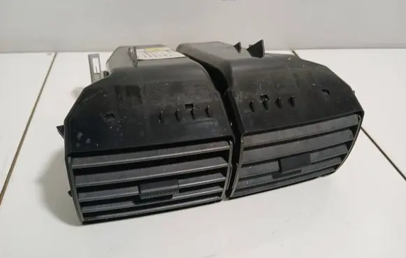Volkswagen Phaeton Rear air vent grill 3D0819203