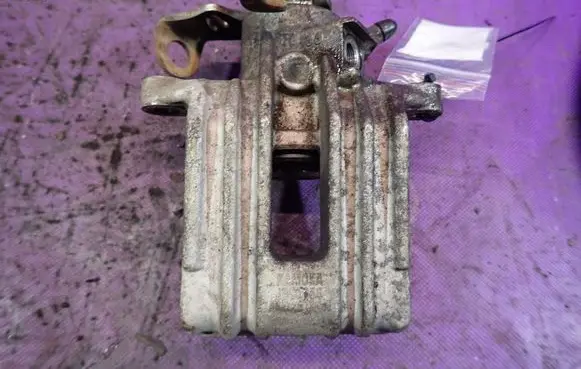 Volkswagen Golf IV Rear brake caliper