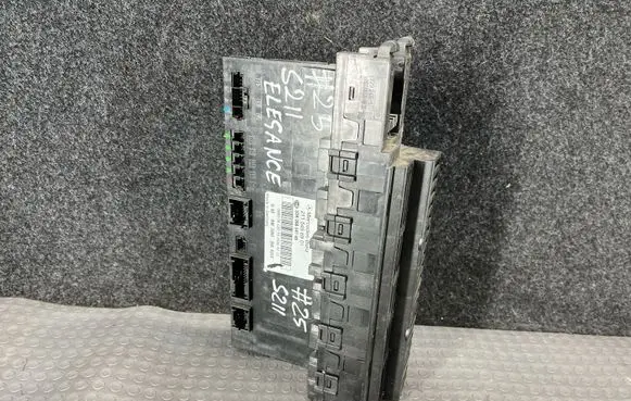Mercedes-Benz E W211 SAM control unit 2115456901