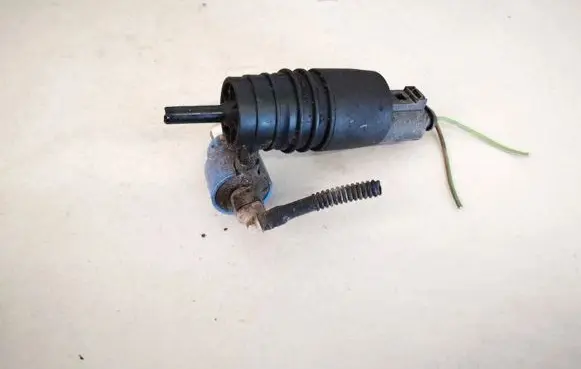 Volkswagen Golf V Windscreen/windshield washer pump