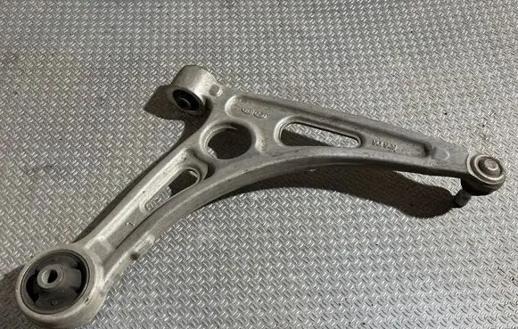 KIA Optima Front lower control arm/wishbone A6082MF