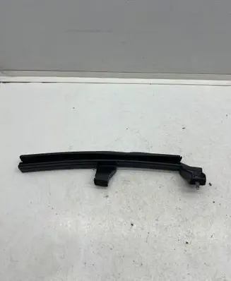 Renault Clio V Rear door windshield rail 821447967R
