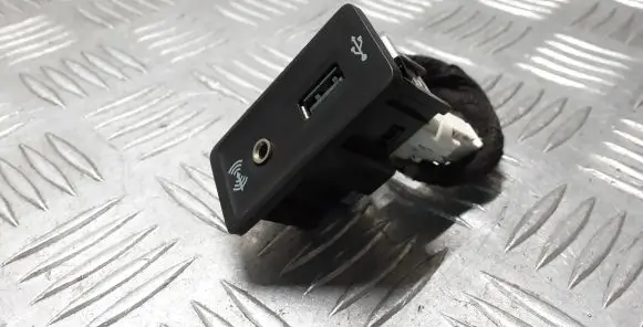 Volkswagen Golf VII USB socket connector 5G0035222C