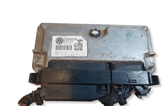 Seat Leon (1P) Engine control unit/module ECU 03C906024AK IAW4HVAK