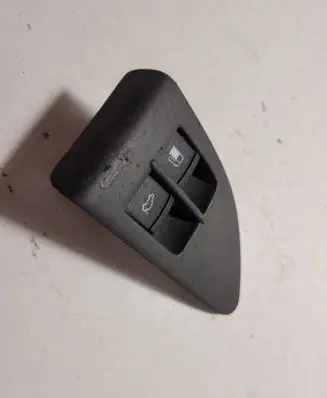Volkswagen PASSAT B5.5 Tailgate opening switch 1J0959831A 1J0959833A